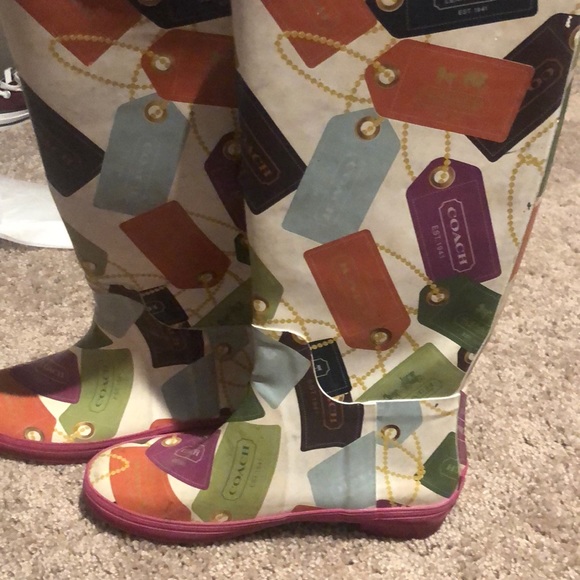 These boots were made for splashing - Picture 3 of 3